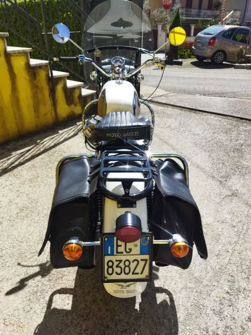 Moto Guzzi V7 700cc (5)