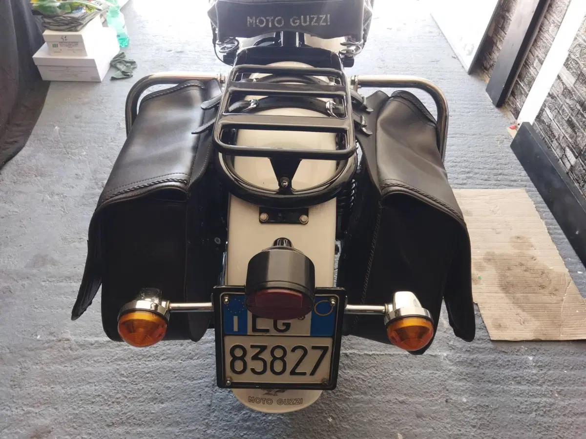 Moto Guzzi V7 700cc (9)