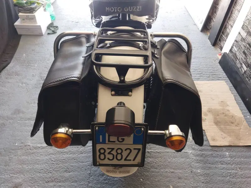 Moto Guzzi V7 700cc (9)