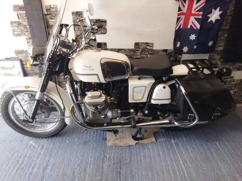 Moto Guzzi V7 700cc (10)