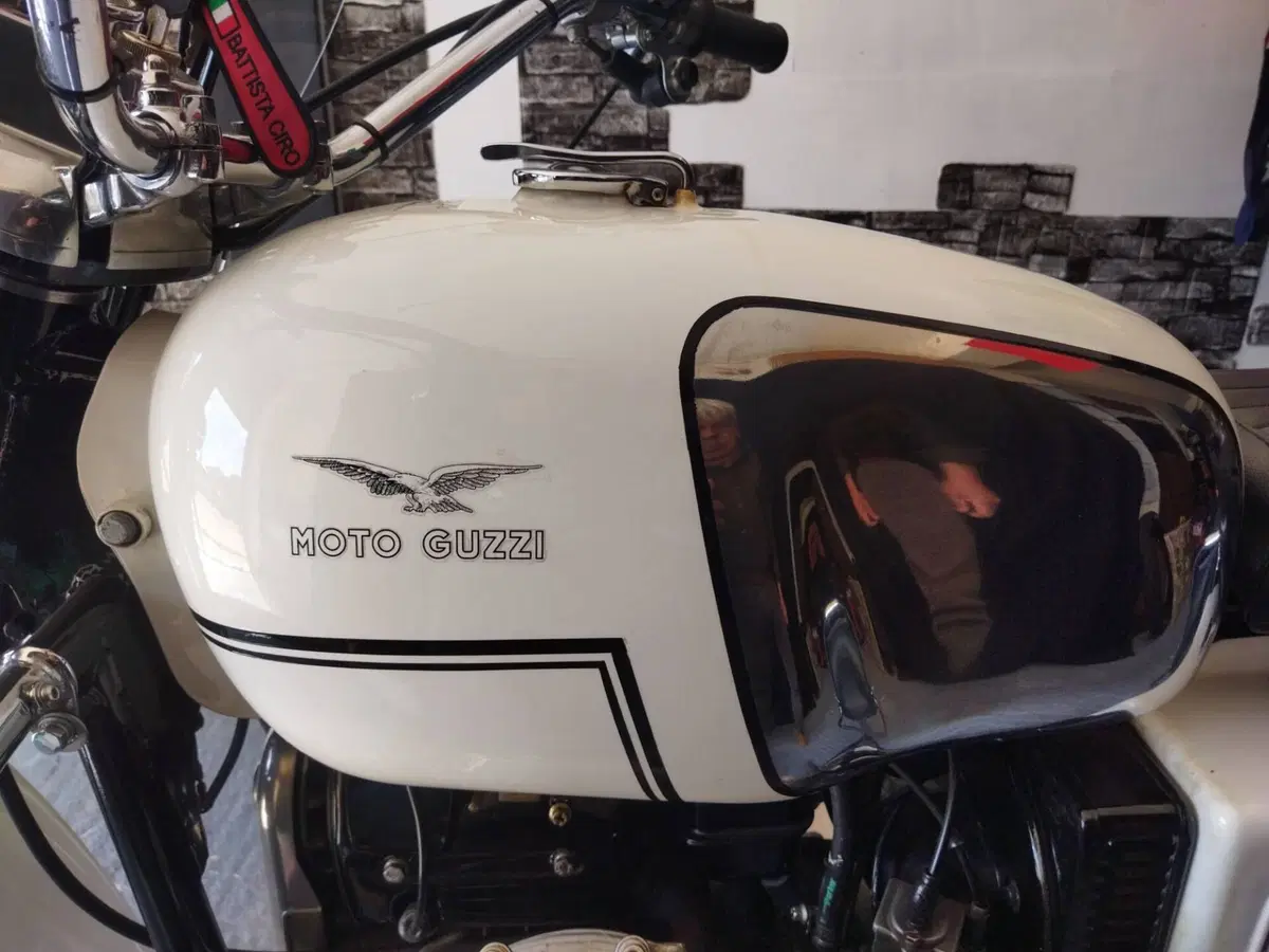 Moto Guzzi V7 700cc (11)