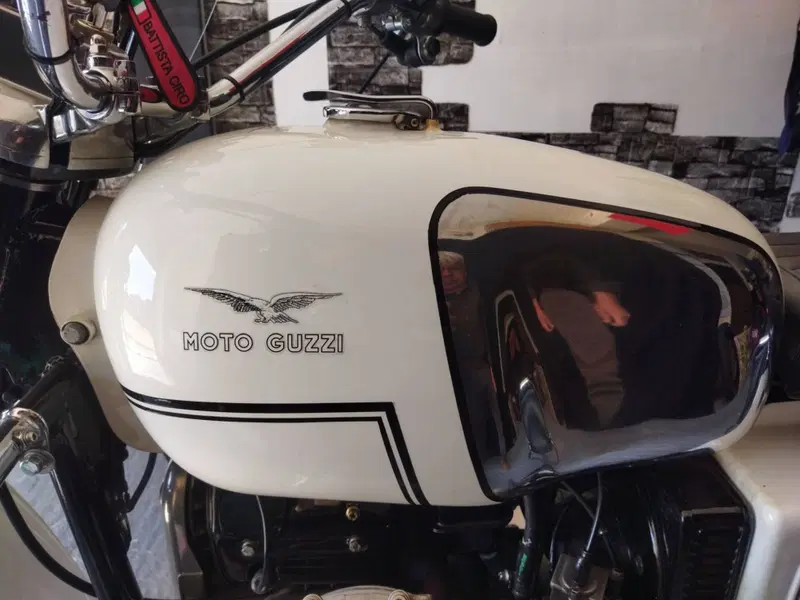 Moto Guzzi V7 700cc (11)