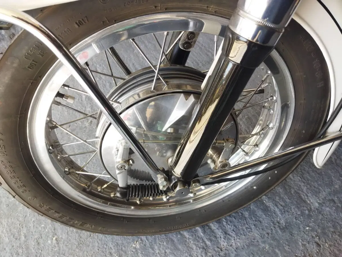 Moto Guzzi V7 700cc (13)