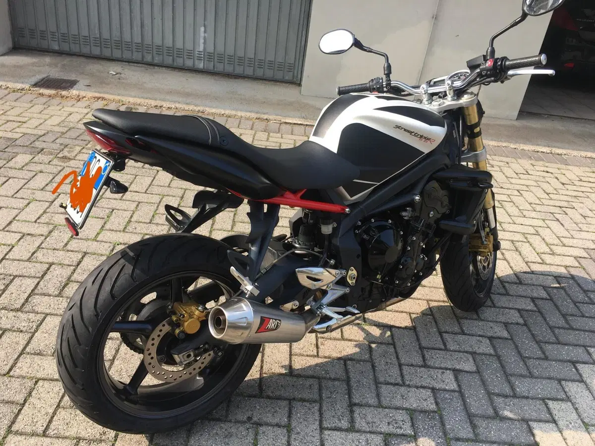 Triumph Street Triple (2007 - 12) (2)