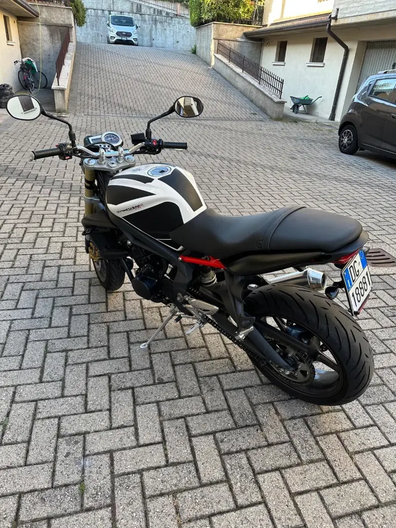 Triumph Street Triple (2007 - 12) (4)