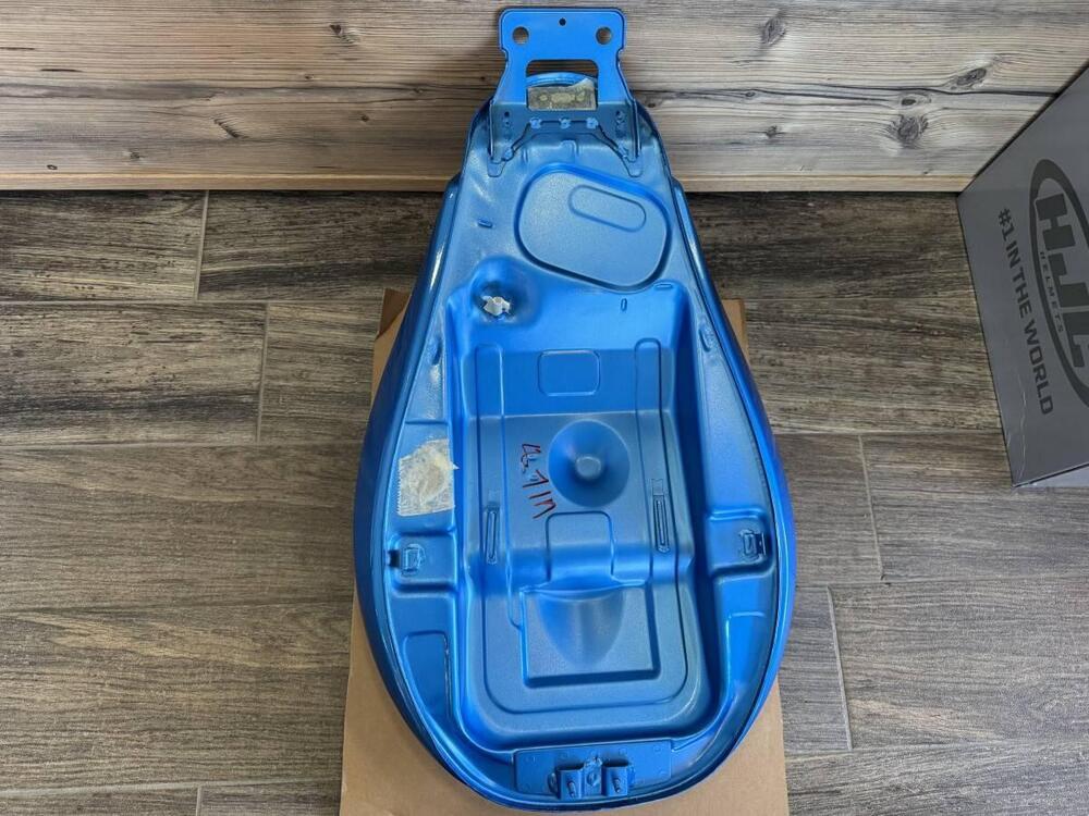Serbatoio Hyosung GV 650 carburatore (4)
