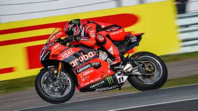 SBK 2025. GP dei Paesi Bassi. Nicol&ograve; Bulega e Axel Bassani sono i pi&ugrave; veloci nelle FP2 di Assen