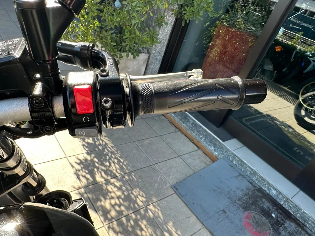 Yamaha XJR 1300 Racer (2015 - 17) (8)