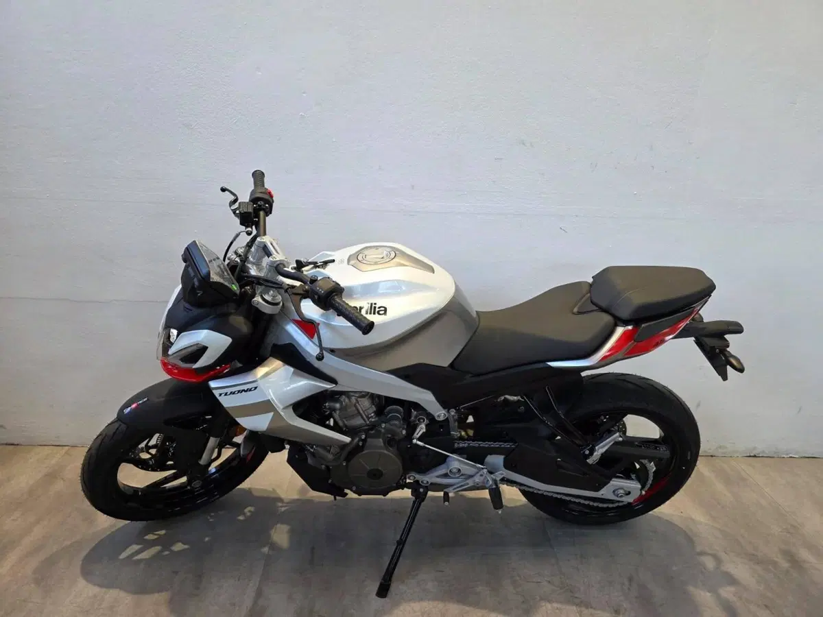 Aprilia Tuono 457 (2025 - 26) (2)