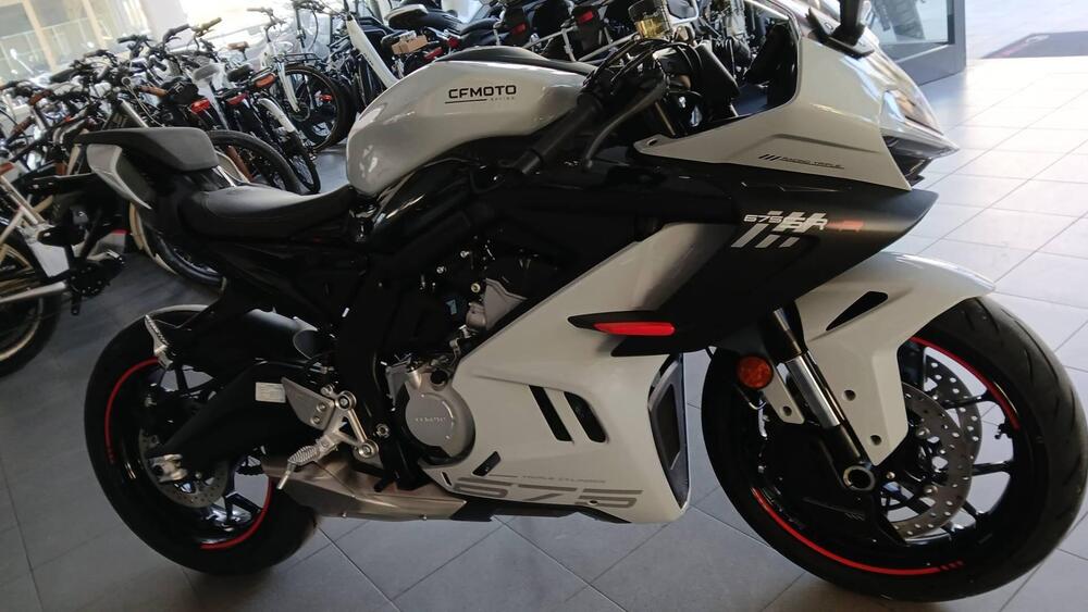 CFMOTO 675SR-R (2025) (5)