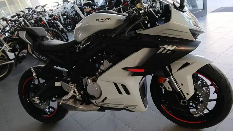 CFMOTO 675SR-R (2025 - 26) (5)