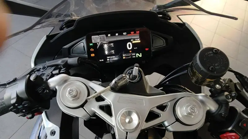 CFMOTO 675SR-R (2025 - 26) (2)