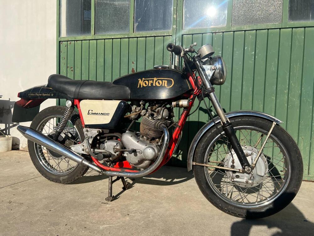 Norton Commando 750 fastback  (2)