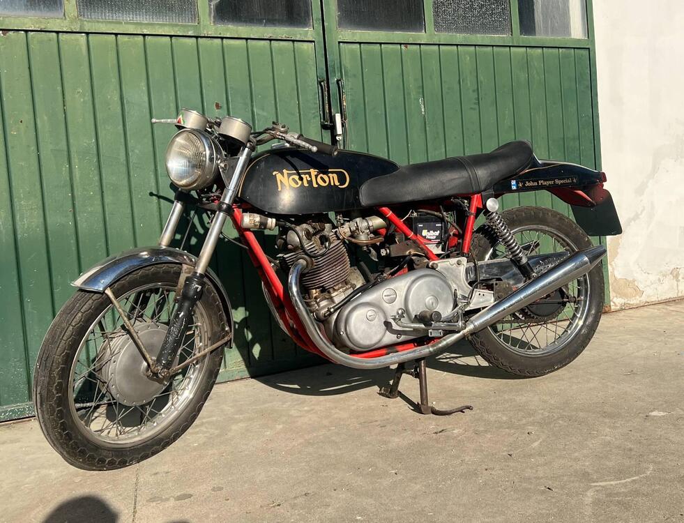 Norton Commando 750 fastback 