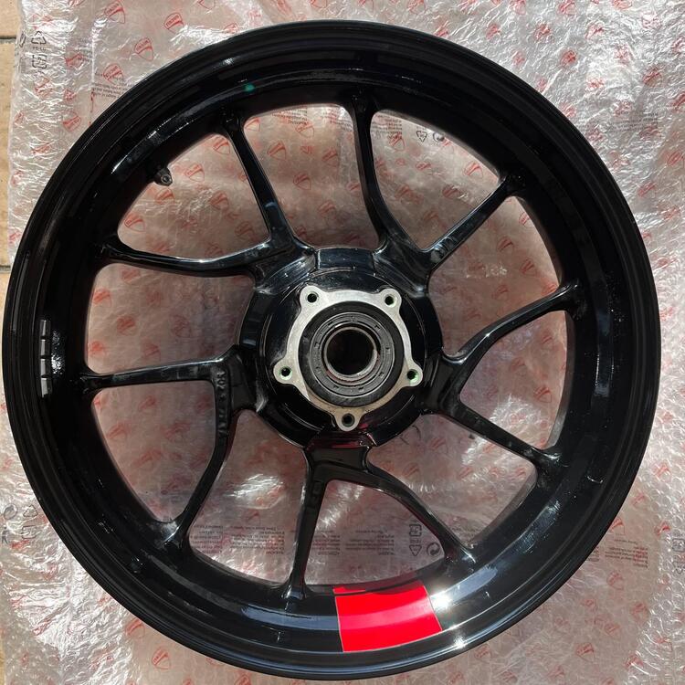 Cerchi originali Ducati Multistrada V4 da riparare