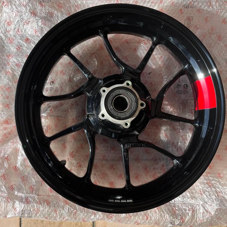 Cerchi originali Ducati Multistrada V4 da riparare (2)