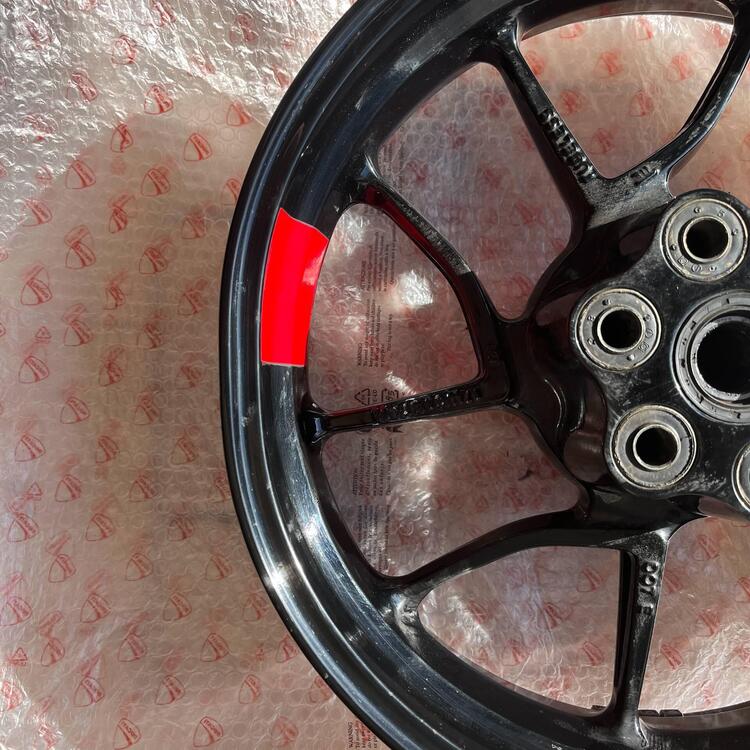 Cerchi originali Ducati Multistrada V4 da riparare (4)