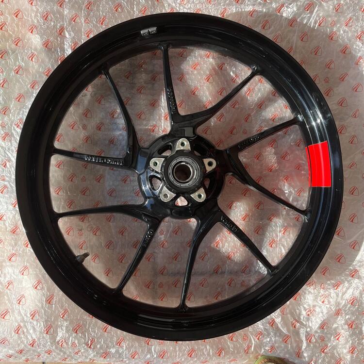 Cerchi originali Ducati Multistrada V4 da riparare (5)