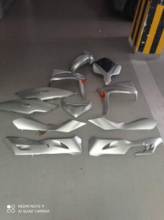 fanali e plastiche Honda Forza 250 (2)