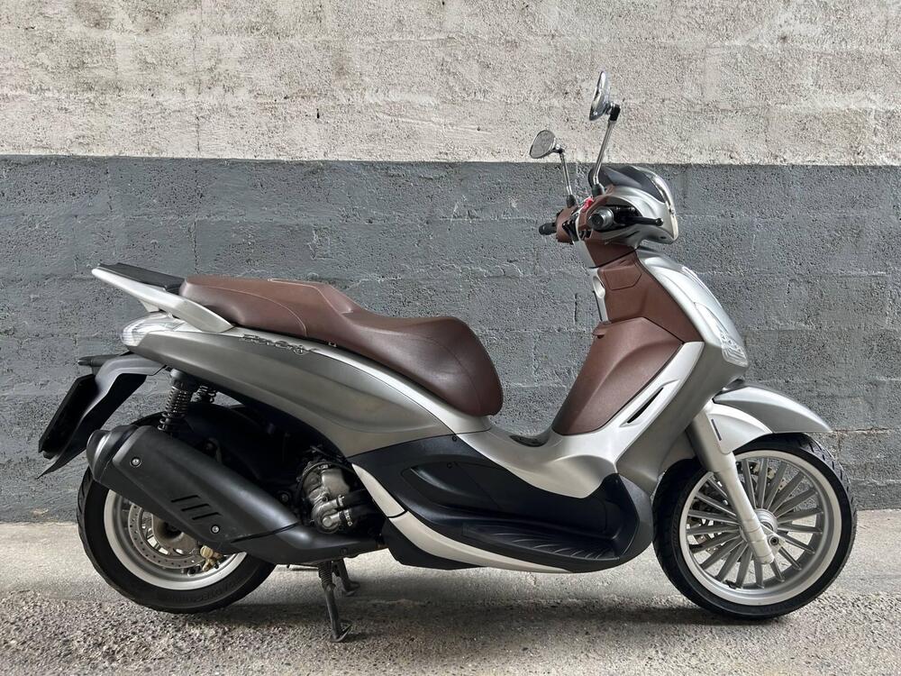 Piaggio Beverly 300 i.e. ABS-ASR (2016 - 20) (3)