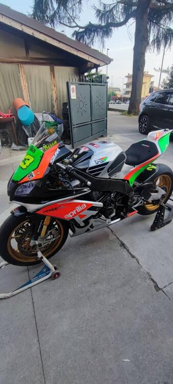 Aprilia RSV4 Factory APRC ABS (2011 - 15) (2)