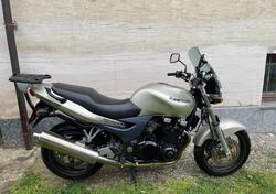 Kawasaki ZR-7 (1999 - 00) usata