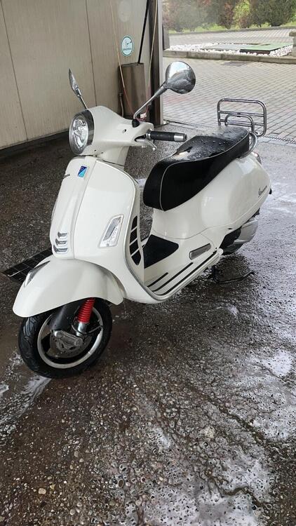 Vespa GTS 300 Hpe (2021 - 22) (4)