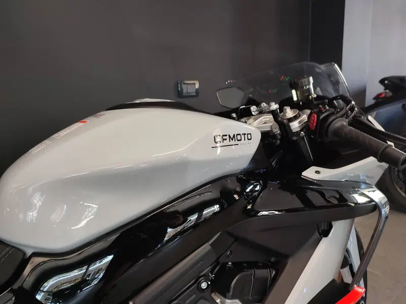 CFMOTO 675SR-R (2025 - 26) (3)