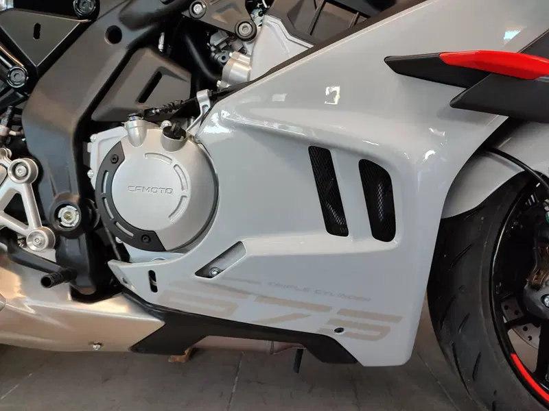 CFMOTO 675SR-R (2025 - 26) (4)