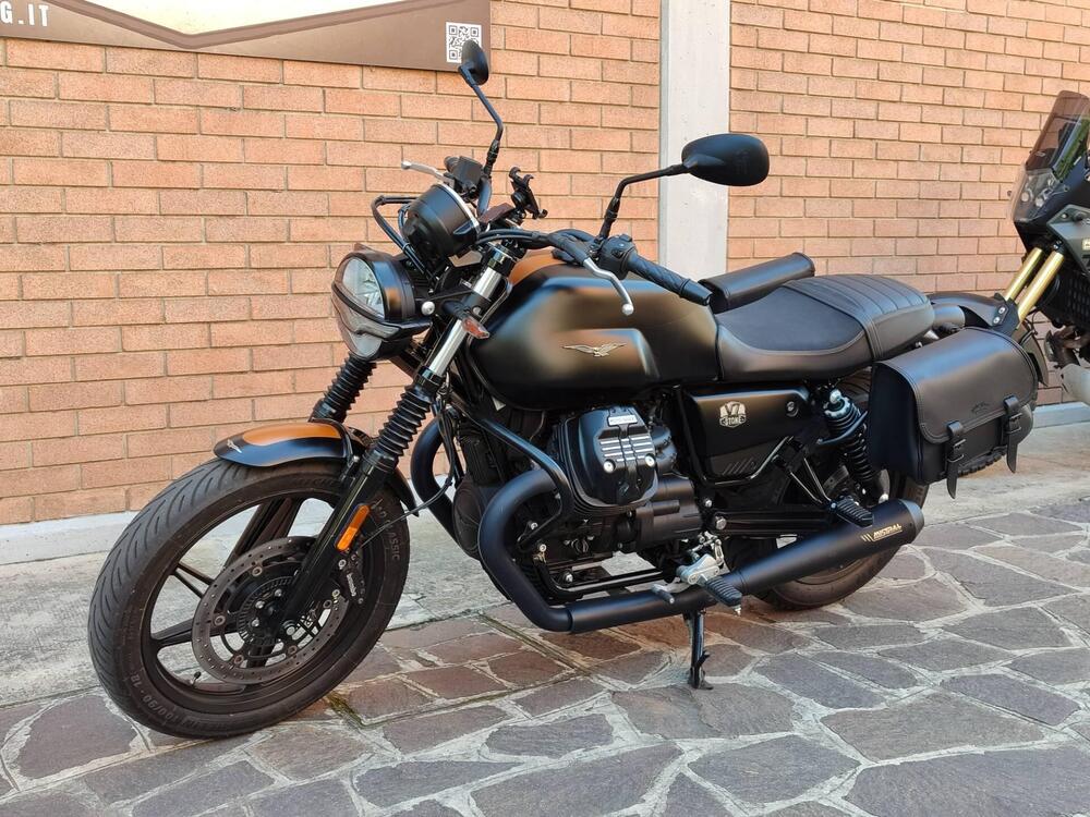 Moto Guzzi V7 Stone (2021 - 24)