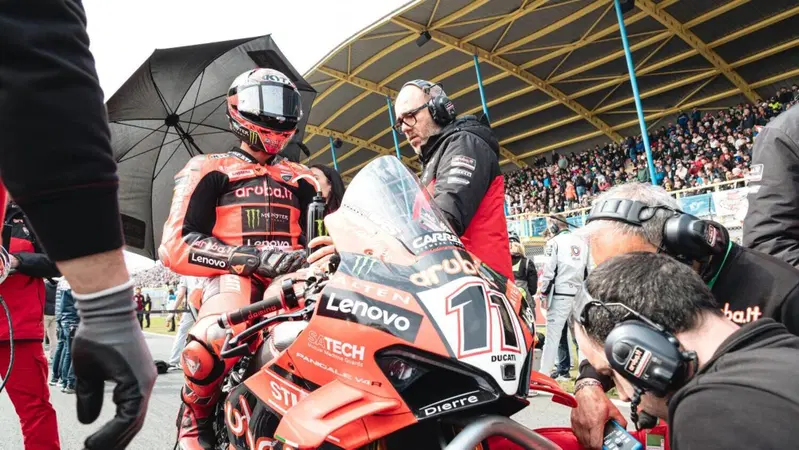 SBK 2025. GP dei Paesi Bassi. Bulega: &ldquo;Ho inserito la marcia e la moto si &egrave; spenta&rdquo; [GALLERY]