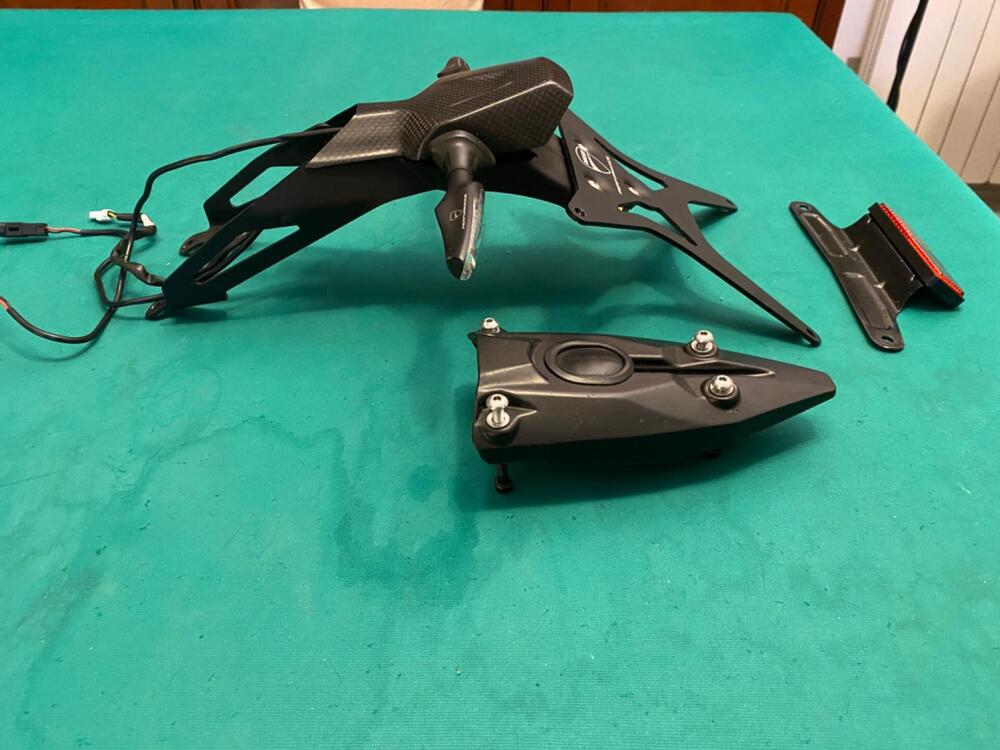 Portatarga Ducati Performance Panigale 1199/1299/8 (2)
