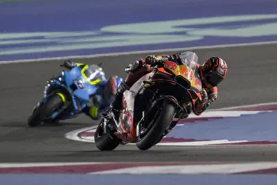 MotoGP 2025. GP del Qatar. Arrivata la penalit&agrave; a Maverick Vinales: il pilota KTM perde il secondo posto per bassa pressione delle gomme