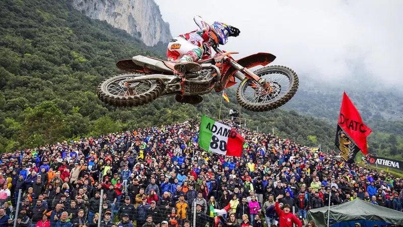 MXGP25 #5 Trentino. Ciclamino in fiamme. Doppietta Gajser e Adamo Bis. Spettacolo Sensazionale [VIDEO]