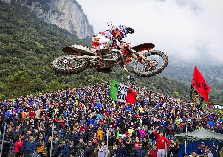 MXGP25 #5 Trentino. Ciclamino in fiamme. Doppietta Gajser e Adamo Bis. Spettacolo Sensazionale [VIDEO]