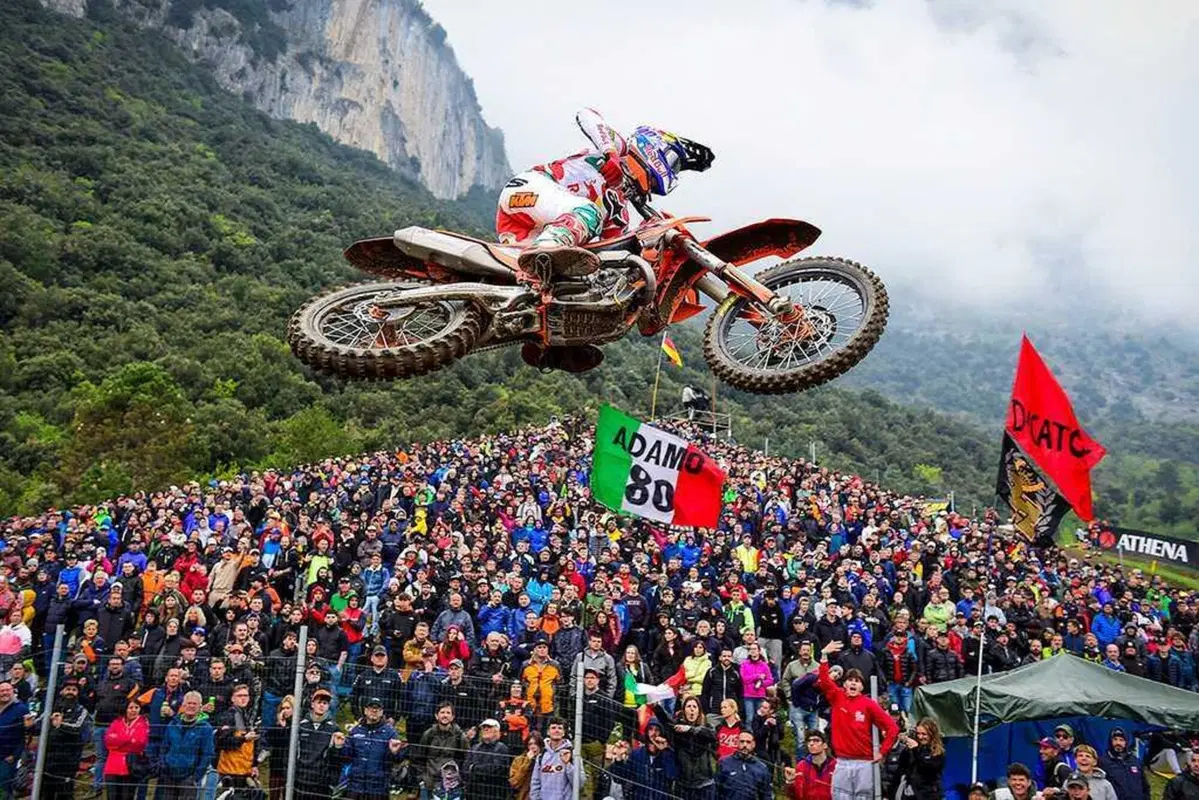 MXGP25 #5 Trentino. Ciclamino in fiamme. Doppietta Gajser e Adamo Bis. Spettacolo Sensazionale [VIDEO]