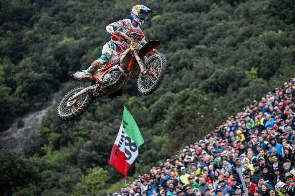 MXGP25 #5 Trentino. Ciclamino in fiamme. Doppietta Gajser e Adamo Bis. Spettacolo Sensazionale [VIDEO] (3)