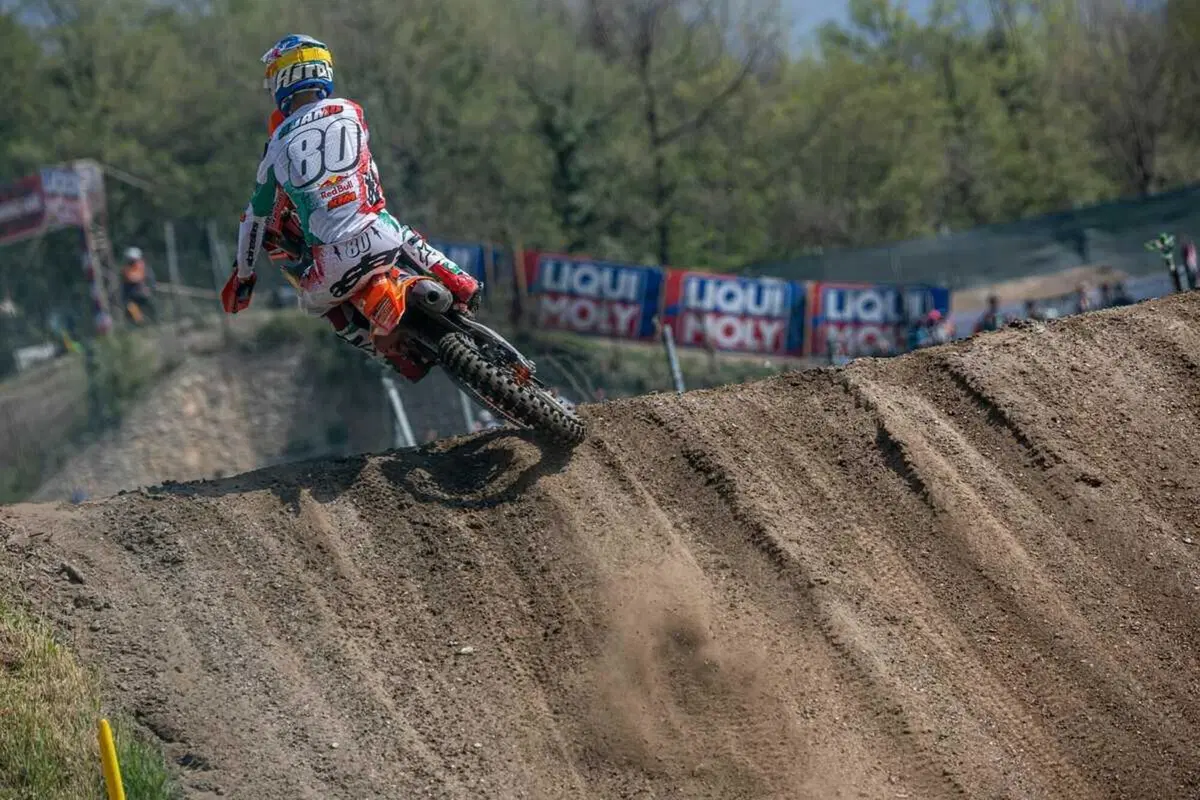 MXGP25 #5 Trentino. Ciclamino in fiamme. Doppietta Gajser e Adamo Bis. Spettacolo Sensazionale [VIDEO] (8)