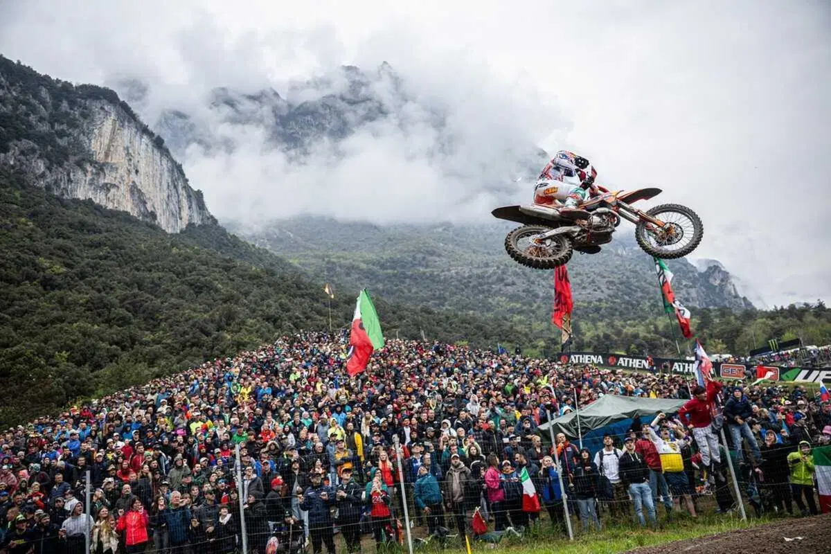 MXGP25 #5 Trentino. Ciclamino in fiamme. Doppietta Gajser e Adamo Bis. Spettacolo Sensazionale [VIDEO] (9)