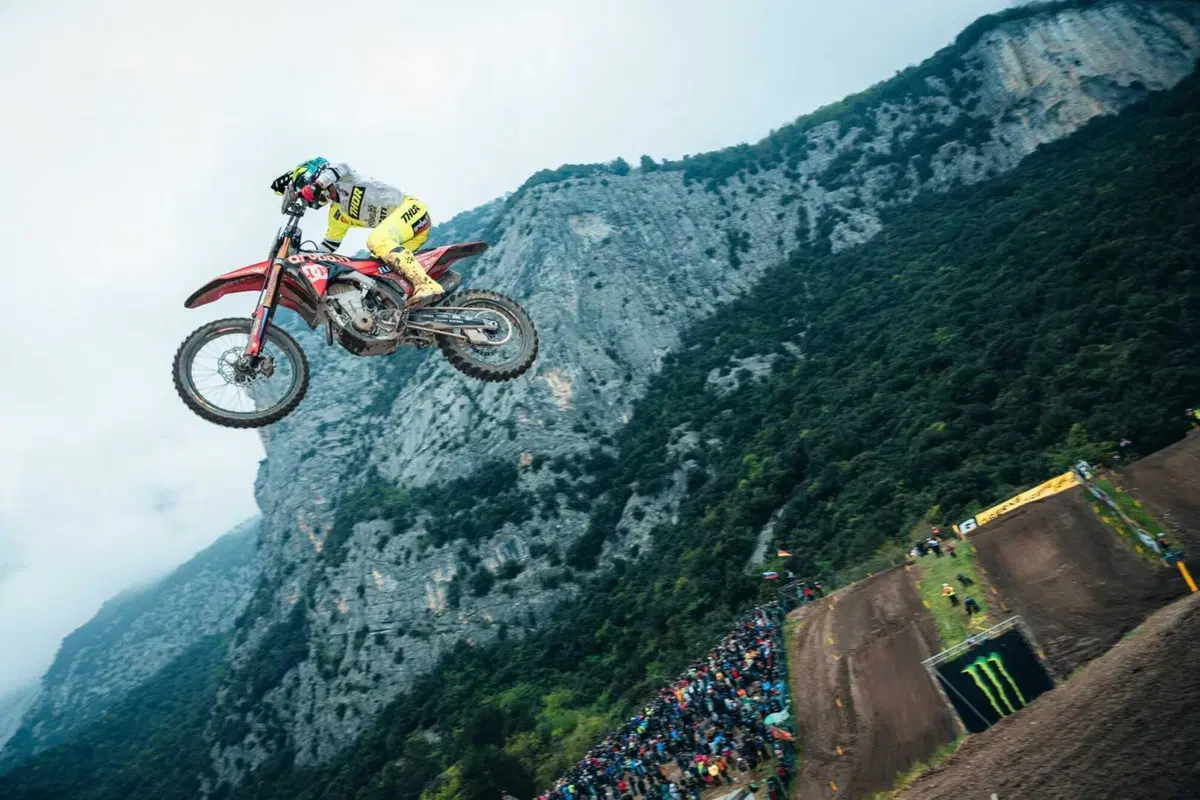 MXGP25 #5 Trentino. Ciclamino in fiamme. Doppietta Gajser e Adamo Bis. Spettacolo Sensazionale [VIDEO] (10)