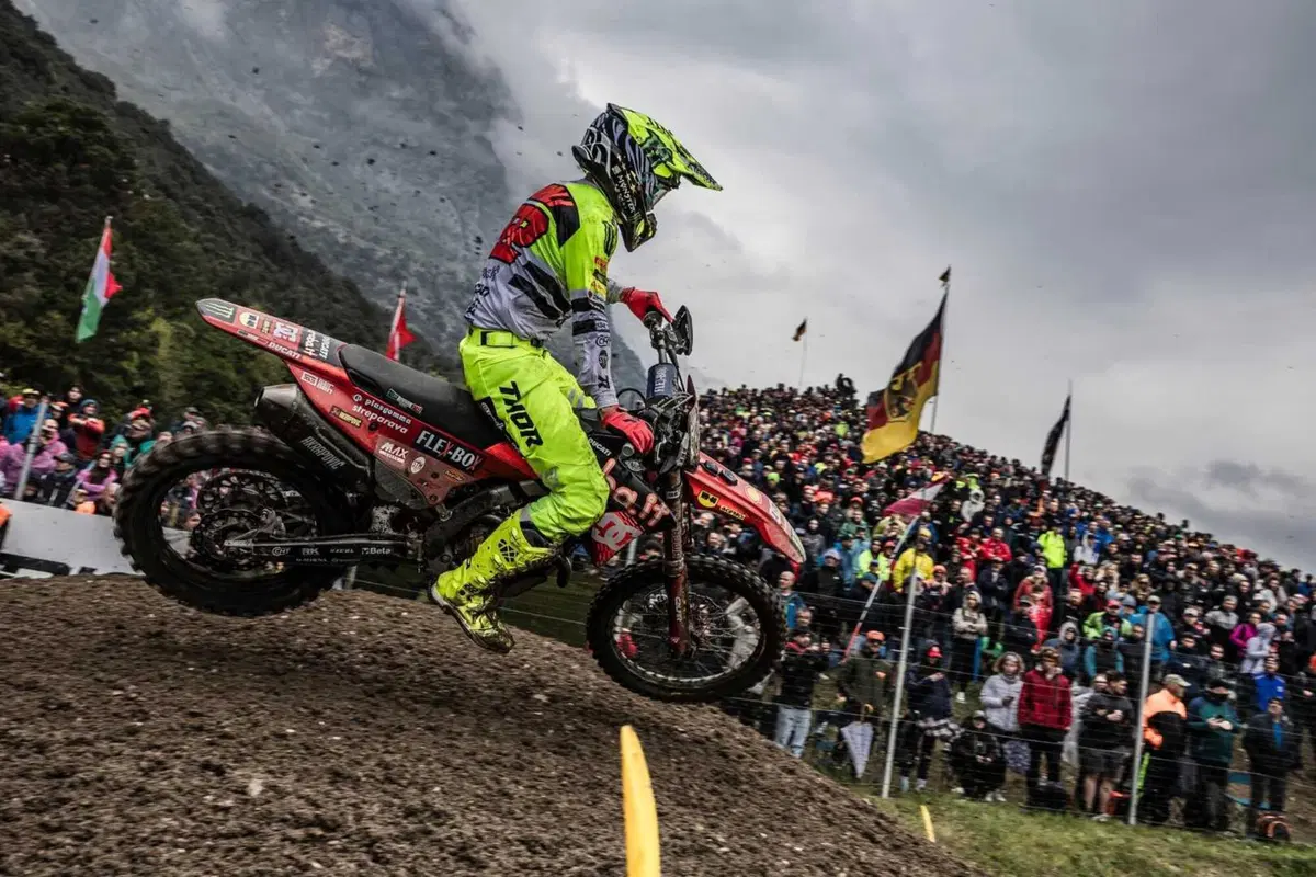 MXGP25 #5 Trentino. Ciclamino in fiamme. Doppietta Gajser e Adamo Bis. Spettacolo Sensazionale [VIDEO] (2)