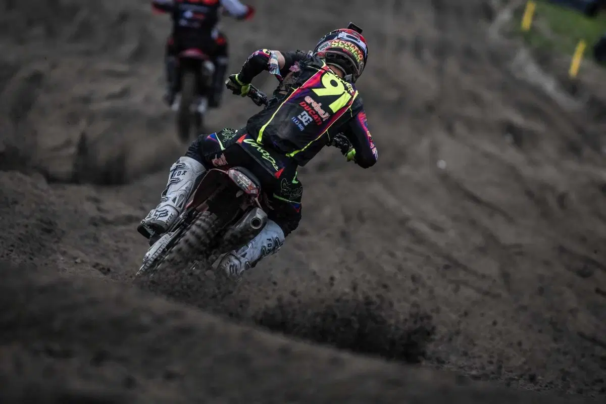 MXGP25 #5 Trentino. Ciclamino in fiamme. Doppietta Gajser e Adamo Bis. Spettacolo Sensazionale [VIDEO] (12)