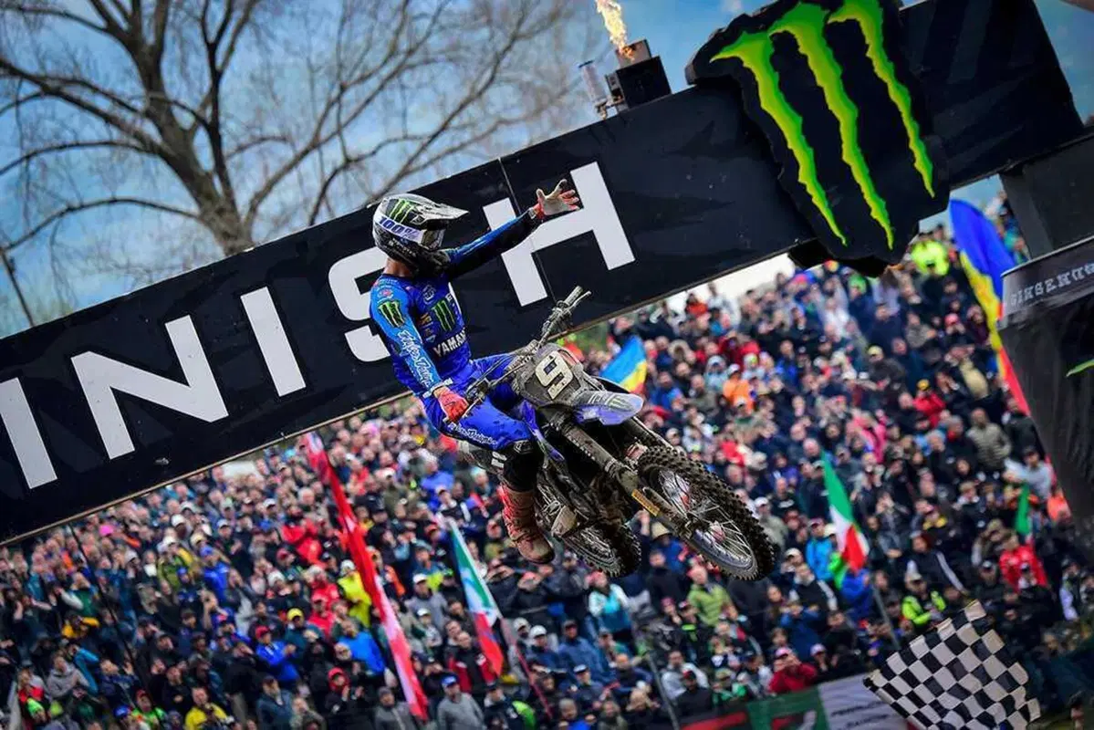 MXGP25 #5 Trentino. Ciclamino in fiamme. Doppietta Gajser e Adamo Bis. Spettacolo Sensazionale [VIDEO] (13)