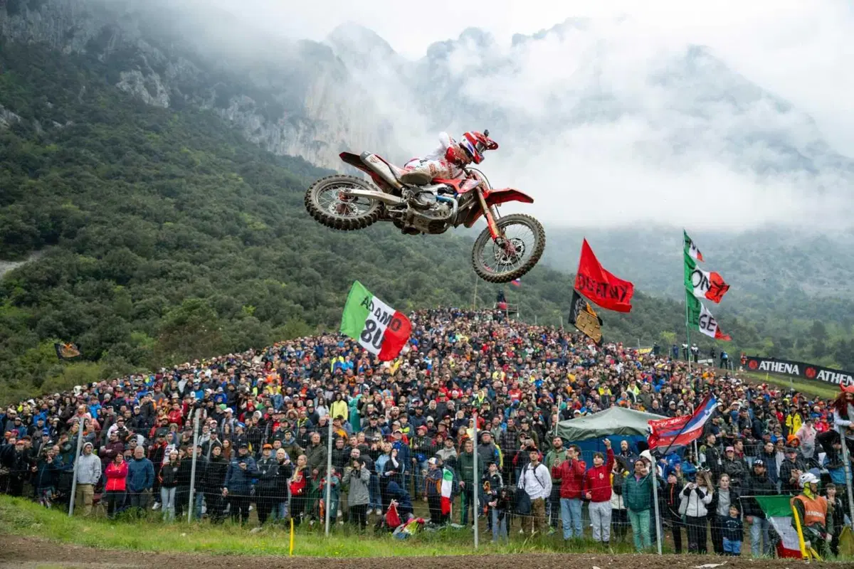 MXGP25 #5 Trentino. Ciclamino in fiamme. Doppietta Gajser e Adamo Bis. Spettacolo Sensazionale [VIDEO] (18)