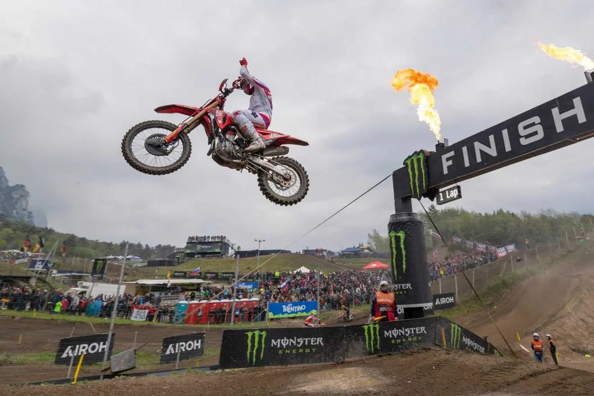 MXGP25 #5 Trentino. Ciclamino in fiamme. Doppietta Gajser e Adamo Bis. Spettacolo Sensazionale [VIDEO] (20)