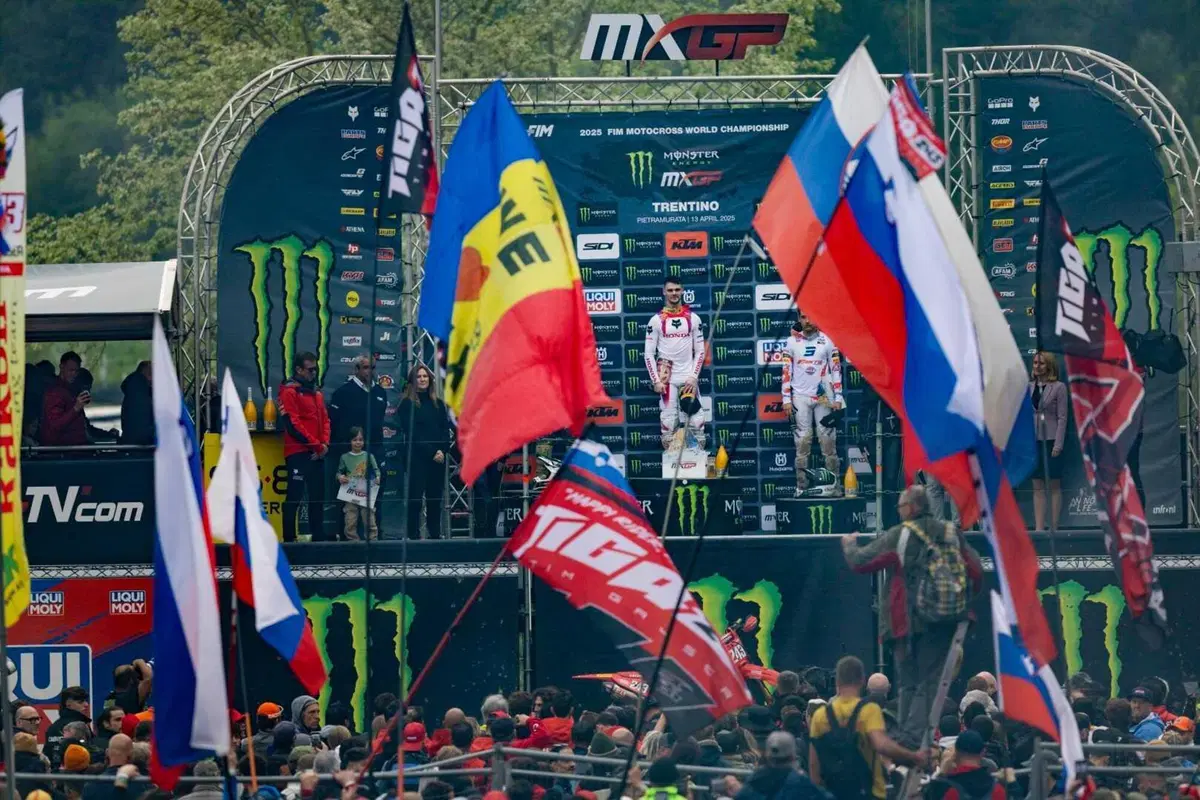 MXGP25 #5 Trentino. Ciclamino in fiamme. Doppietta Gajser e Adamo Bis. Spettacolo Sensazionale [VIDEO] (21)