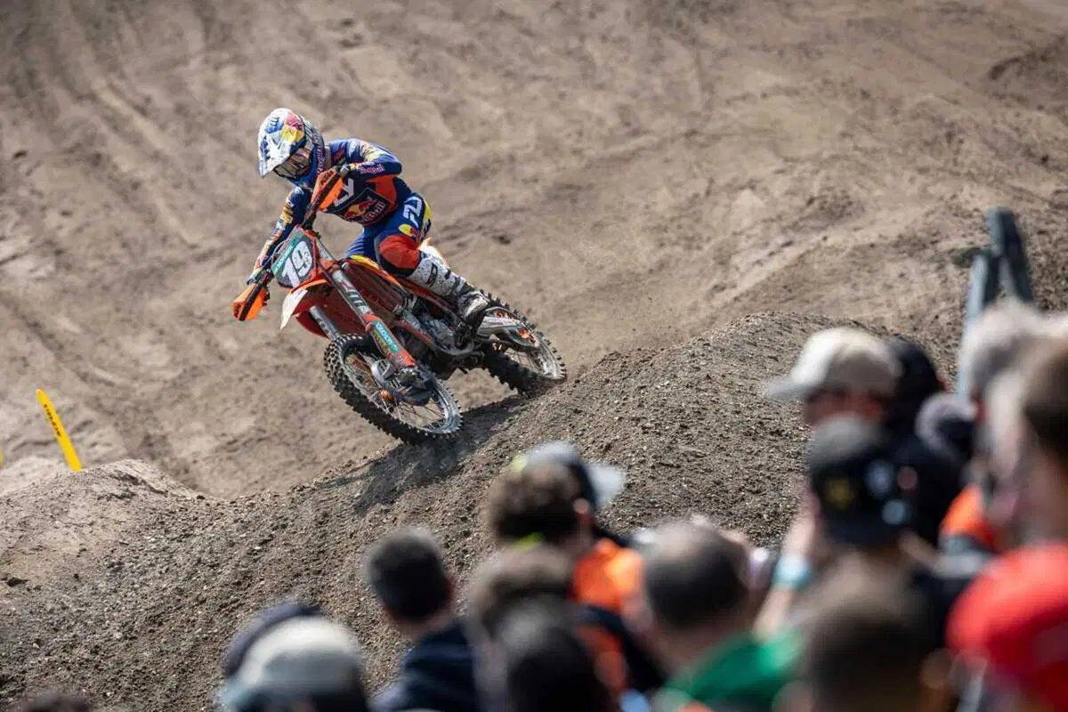 MXGP25 #5 Trentino. Ciclamino in fiamme. Doppietta Gajser e Adamo Bis. Spettacolo Sensazionale [VIDEO] (36)