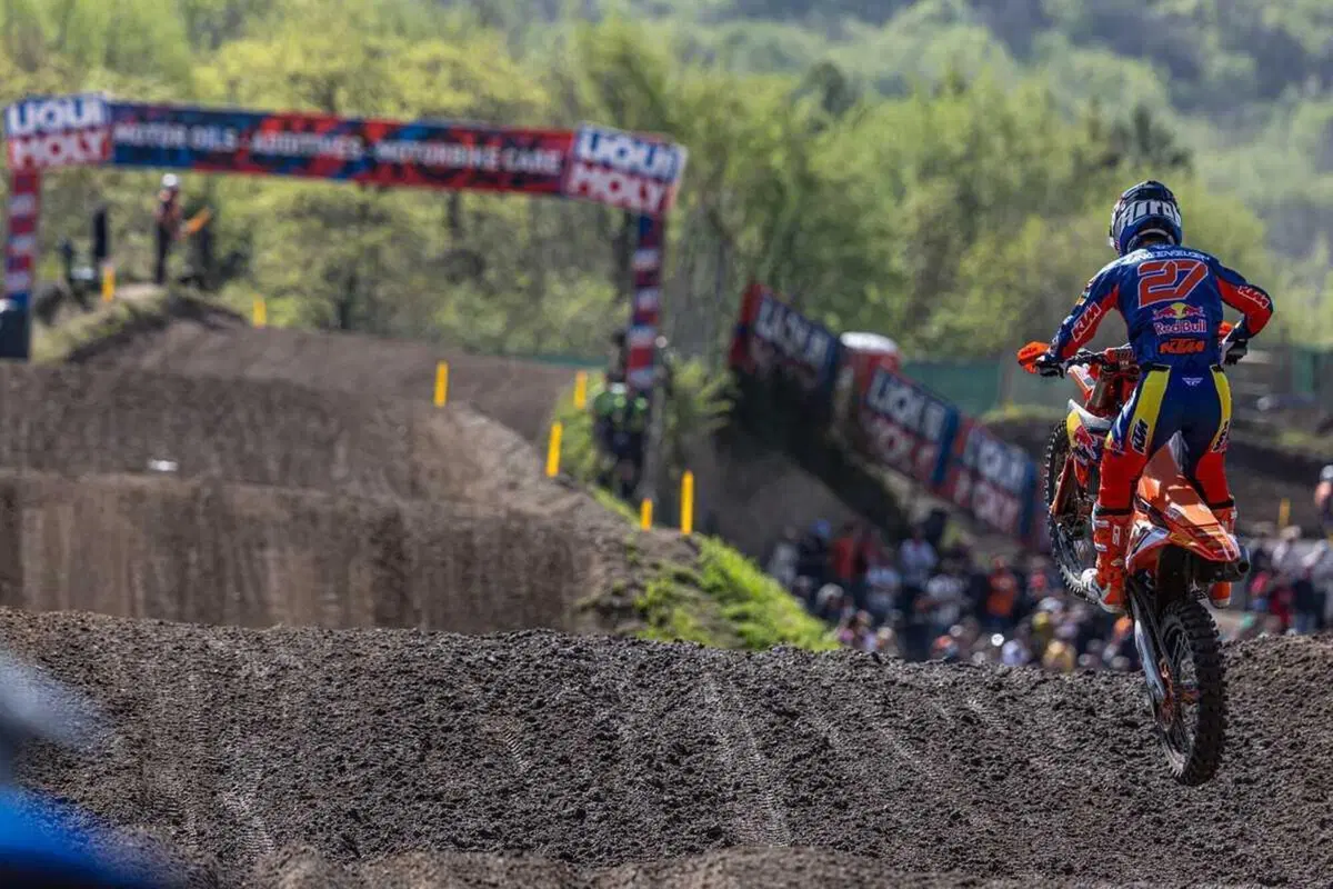 MXGP25 #5 Trentino. Ciclamino in fiamme. Doppietta Gajser e Adamo Bis. Spettacolo Sensazionale [VIDEO] (42)