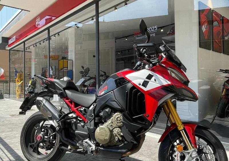 Vendo Ducati Multistrada V4 Pikes Peak (2021 - 24) usata a Vendo Ducati Multistrada V4 Pikes Peak (2021 - 24) usata a