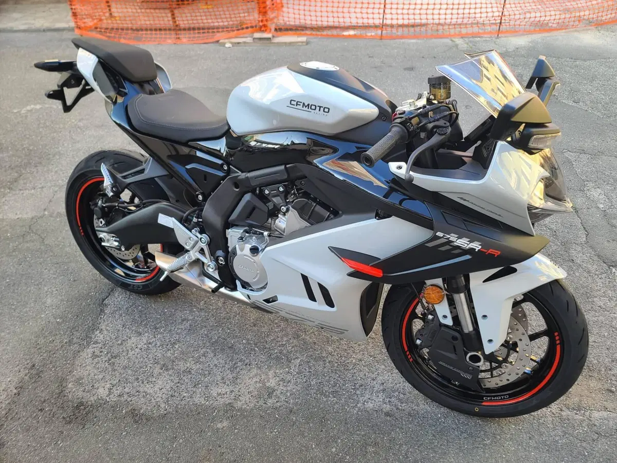 CFMOTO 675SR-R (2025 - 26)